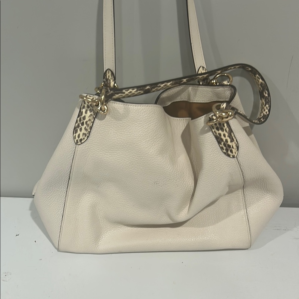 Coach Cream Shoulder Bag with Textured Leather and Metallic Handles - Picture 3 of 8